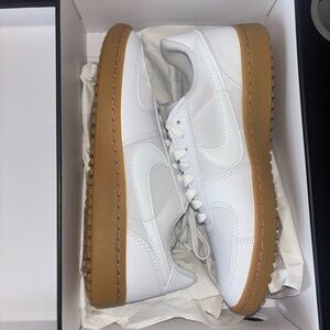 Nike RYZ 365 2 White/Gum – Women’s 9 / Men’s 7.5 / Youth 7.5 New in Box
